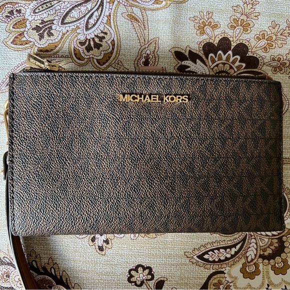 MICHAEL KORS Brown Adele Logo Detachable Wristlet Wallet - Picture 2 of 8